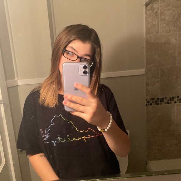 Profile Picture of Dawnelle Wetzel (@fairlylocaldw) on Poshmark