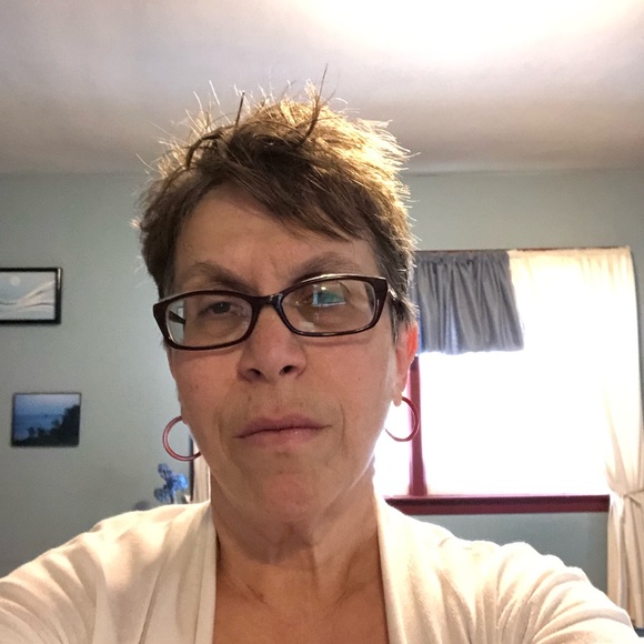 Profile Picture of Marsha Schreier (@classic0812) on Poshmark
