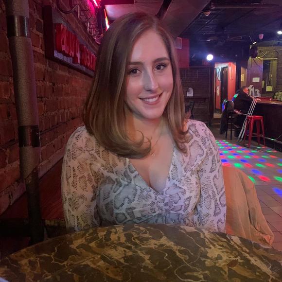Profile Picture of Grace Herdelin (@gracelbi) on Poshmark