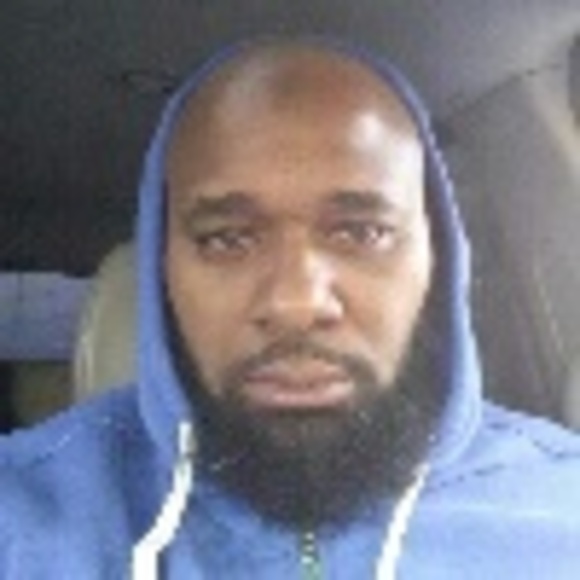 Profile Picture of Kenneth Wise (@kanins) on Poshmark