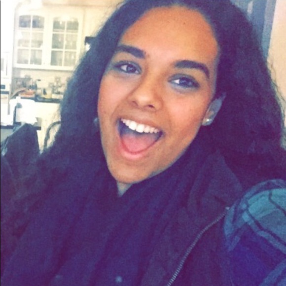 Profile Picture of Mary Morcos (@maryymorcoss) on Poshmark