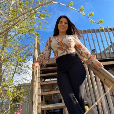 Profile Picture of Vivian Ledesma (@Baby_Vee_12) on Twitter