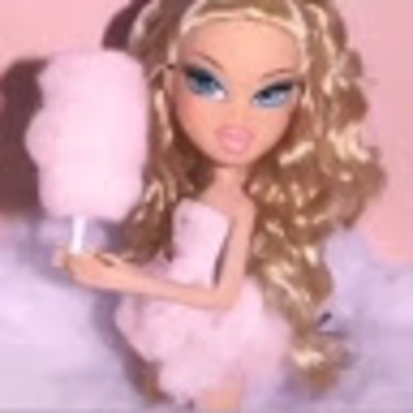 Profile Picture of Lillian Noe (@25lilliannoe) on Poshmark