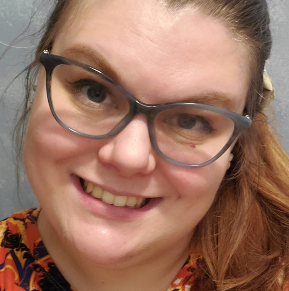 Profile Picture of Shayna Damen (@shayna_damen) on Poshmark