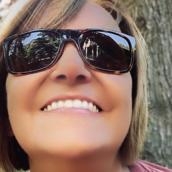 Profile Picture of Becky Rickels (@brickels) on Poshmark