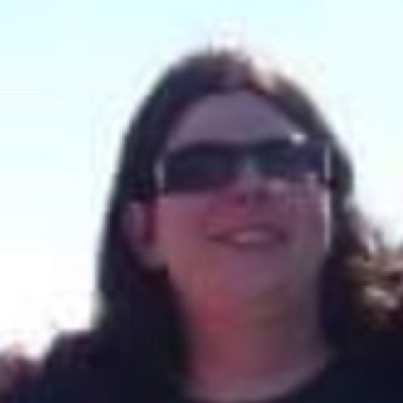 Profile Picture of Amanda Moxley (@am19877) on Poshmark