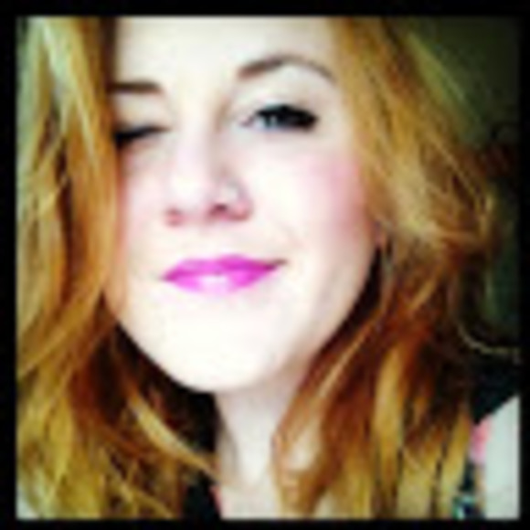 Profile Picture of Lauryn Bertke (@theelodown) on Poshmark