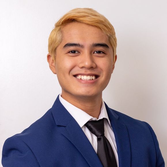 Profile Picture of David Lu (@dlux2015) on Poshmark