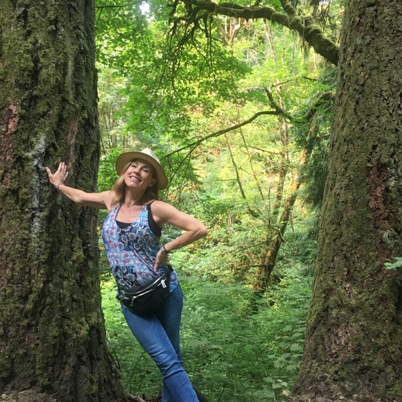 Profile Picture of H Evans (@beyondabionda) on Poshmark