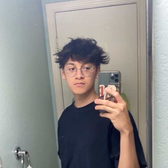 Profile Picture of Chris Le (@chrisjordanle) on Poshmark