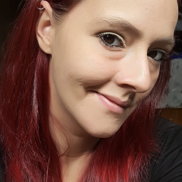 Profile Picture of Ashley Sharp (@evilangel102492) on Poshmark