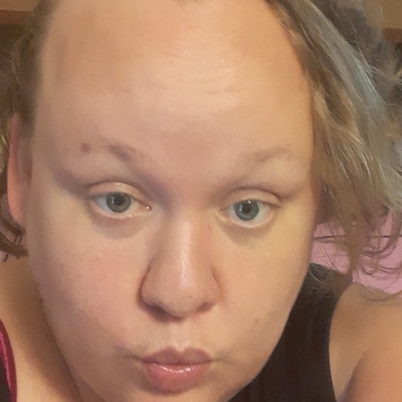 Profile Picture of Kristine Knisley (@divachick1984) on Poshmark