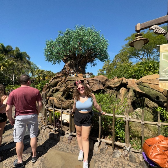 Profile Picture of Alyssa Blassage (@alyssablassage) on Poshmark