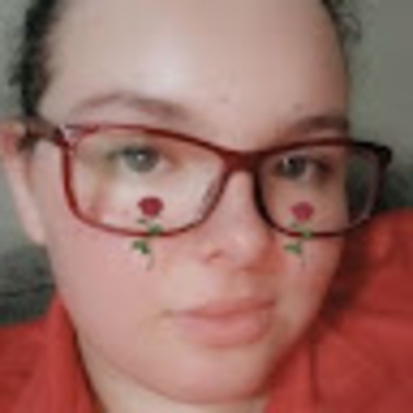 Profile Picture of Deana Lisle (@deanafrozen) on Poshmark