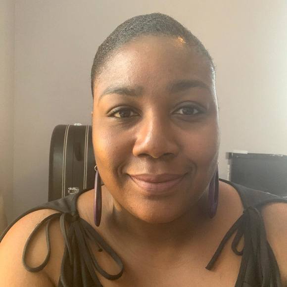 Profile Picture of Latesha Adkins (@lateshaadkins) on Poshmark