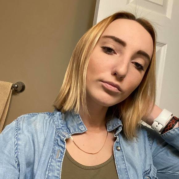 Profile Picture of Marina Scruby (@minascruby) on Poshmark
