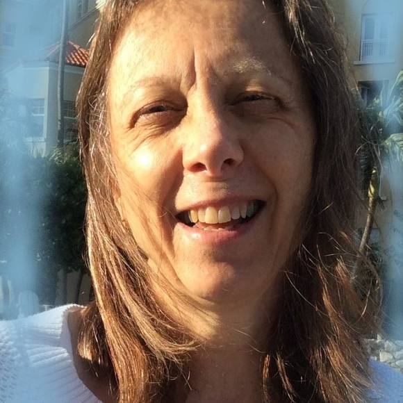 Profile Picture of Alice Palmer (@alicekpalmer) on Poshmark