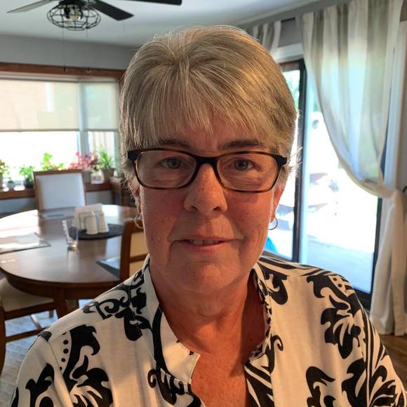 Profile Picture of Lisa Pence (@lisapence689) on Poshmark
