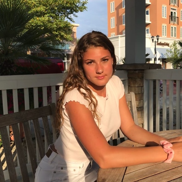 Profile Picture of Bayla Furmanek (@baylafurmanek) on Poshmark