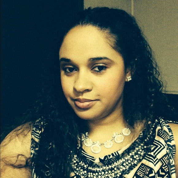 Profile Picture of Chandra Jones (@chandra89) on Poshmark