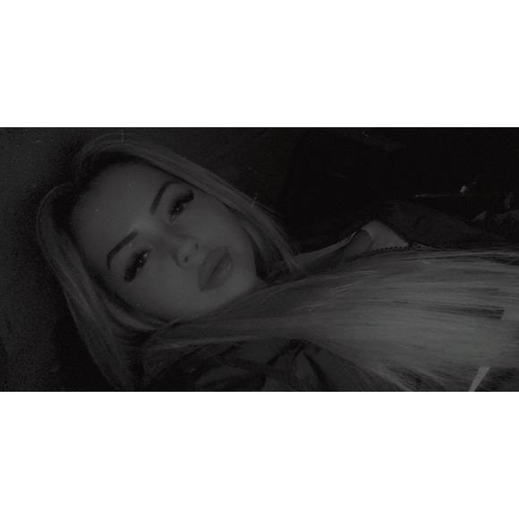 Profile Picture of Brooke Vanevery (@brookevanevery) on Poshmark