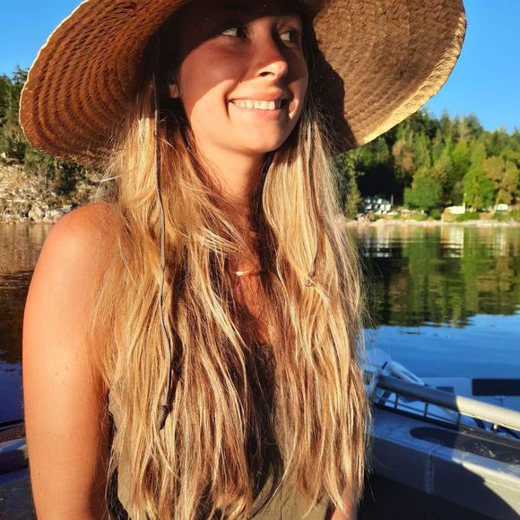 Profile Picture of Julia Grbas (@juliagrbas) on Poshmark