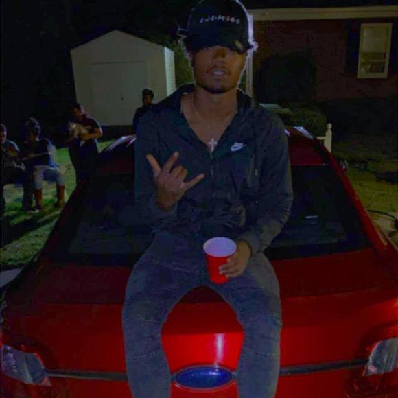 Profile Picture of Xavier Mitchell (@xaviermitche925) on Poshmark