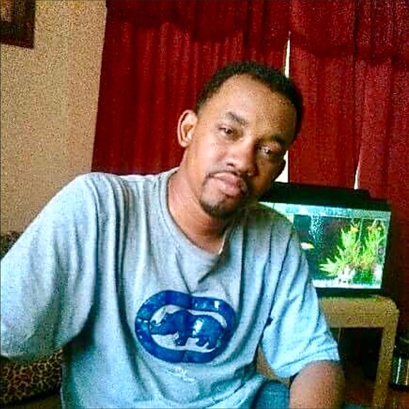 Profile Picture of Steve Pettis (@stebo1972) on Poshmark