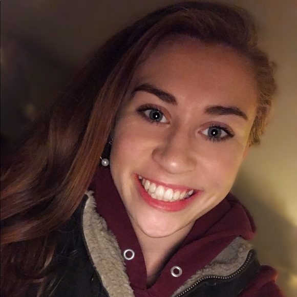 Profile Picture of Lauren Boubel (@laurenboubel) on Poshmark