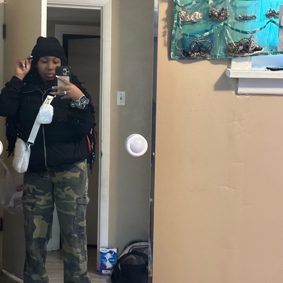 Profile Picture of Dyamond Mcmiller (@dyamondmcmiller) on Poshmark