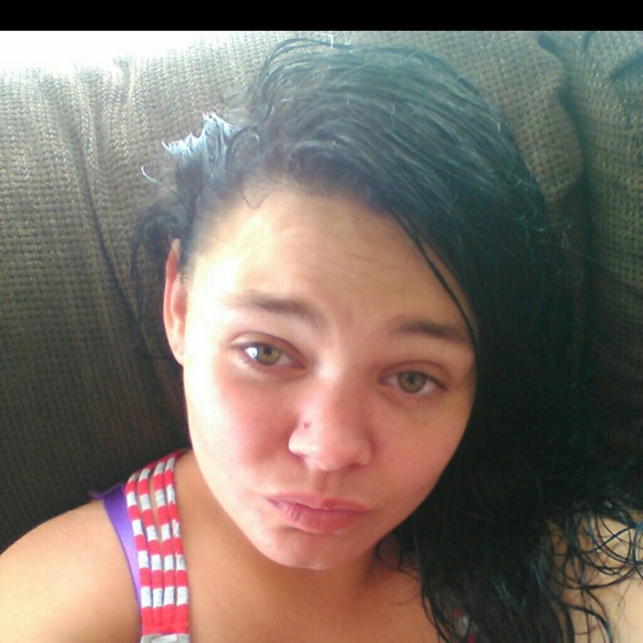 Profile Picture of Leann Richards (@leanntony) on Poshmark