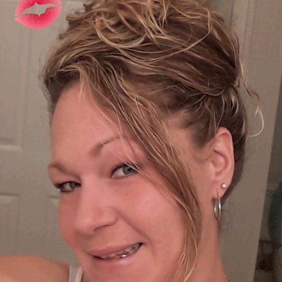 Profile Picture of Audra Mitchell (@audge_100) on Poshmark
