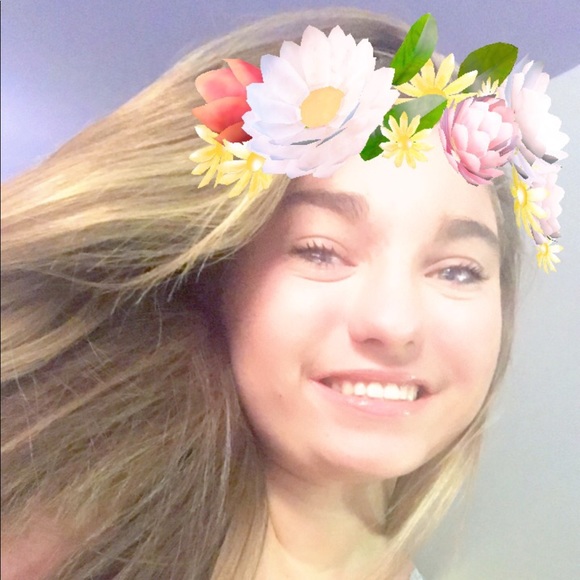 Profile Picture of Gracie Ayscue (@gracie_ayscue) on Poshmark