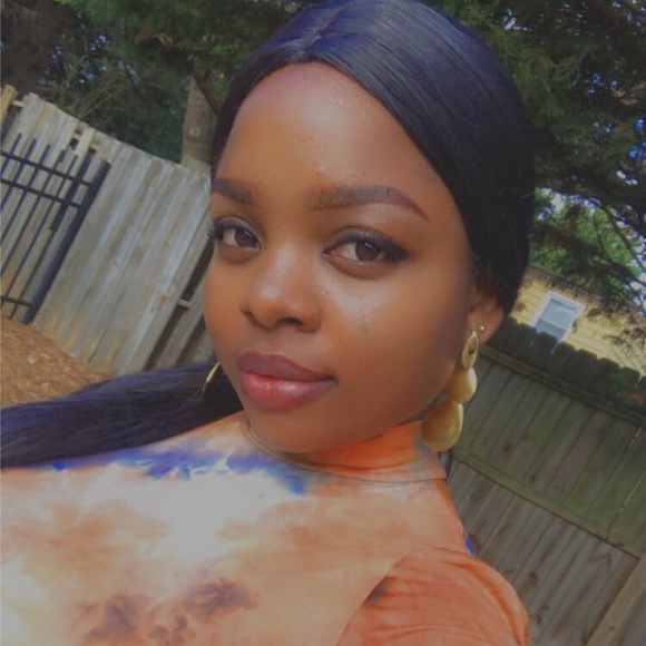 Profile Picture of Joyce Orumwense (@jojobangz) on Poshmark