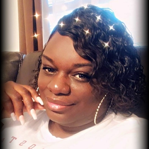 Profile Picture of Crystal Allen (@clsa84) on Poshmark