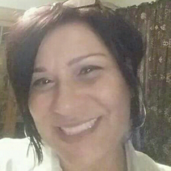 Profile Picture of Debbie Reinhardt (@debbielotus) on Poshmark