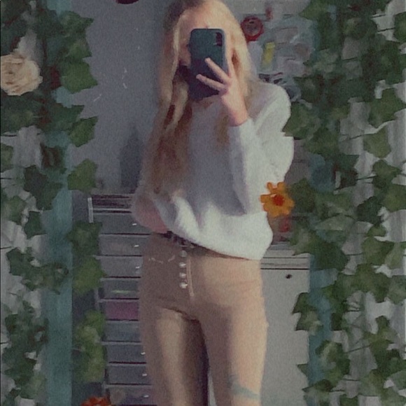 Profile Picture of Trinity Blair (@trinity57464) on Poshmark