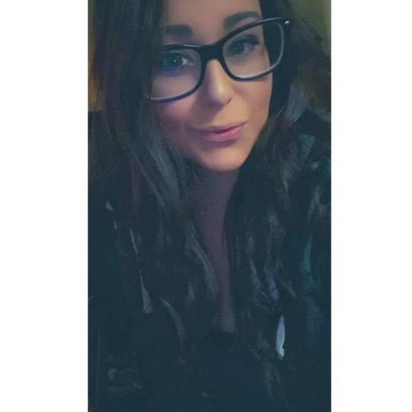 Profile Picture of Jillian Grages (@jilliangrages) on Poshmark