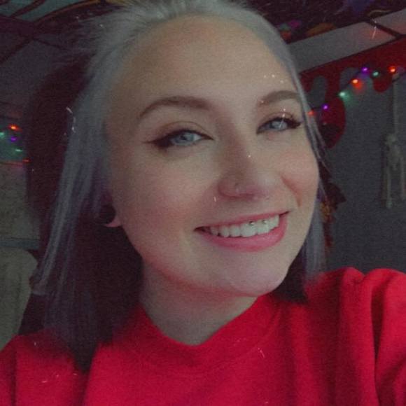 Profile Picture of Jasmine Grates (@jasminerg) on Poshmark