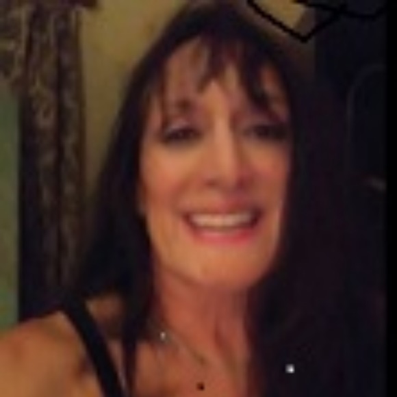 Profile Picture of Janann Higman (@janannb) on Poshmark