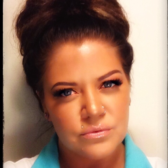 Profile Picture of Jennifer Lovelace (@jennlovelace) on Poshmark