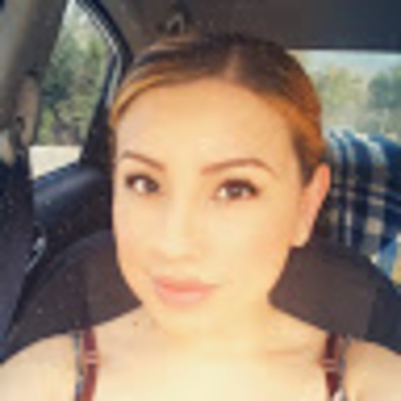 Profile Picture of Monique Rojas (@monique_rojas) on Poshmark