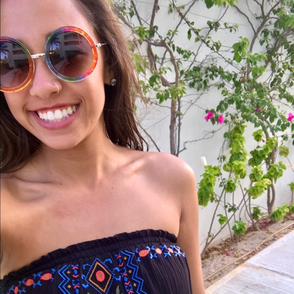 Profile Picture of Gabrielle Bartlett (@gabsrene) on Poshmark