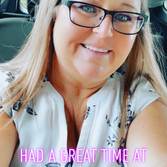 Profile Picture of Tonya Dailey (@tonyad641) on Poshmark