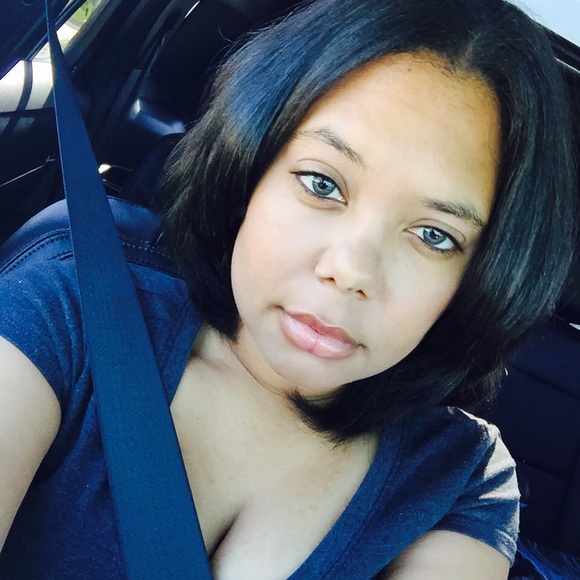 Profile Picture of Brianna Ashby (@brianna1ash) on Poshmark