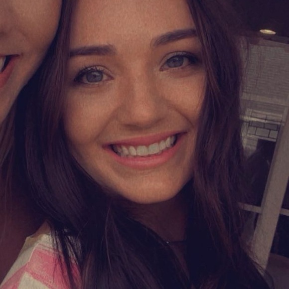 Profile Picture of Cassidy Reid (@cassidyreid1201) on Poshmark