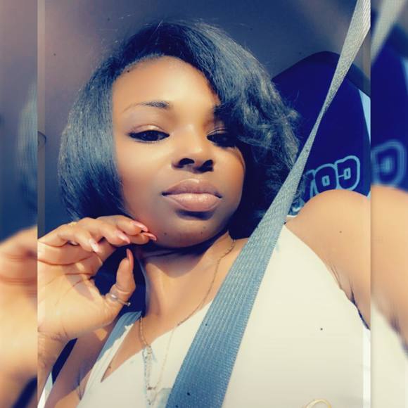 Profile Picture of Lolli Lolli (@lolli_lolli) on Poshmark