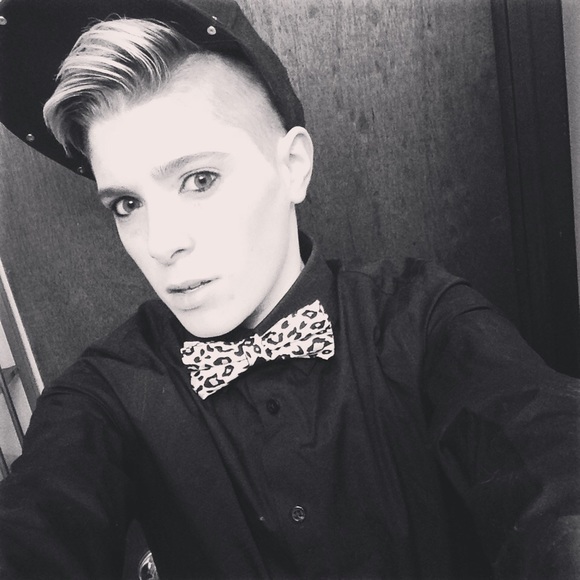 Brooke Elphic - Poshmark Profile Picture of Brooke Elphic (@bmonster7) on Poshmark