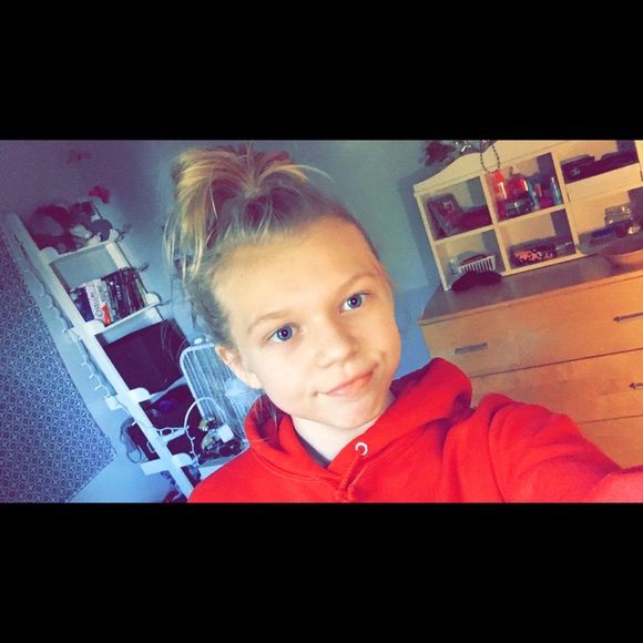 Profile Picture of Jessie Johnson (@ehhhokayyy) on Poshmark