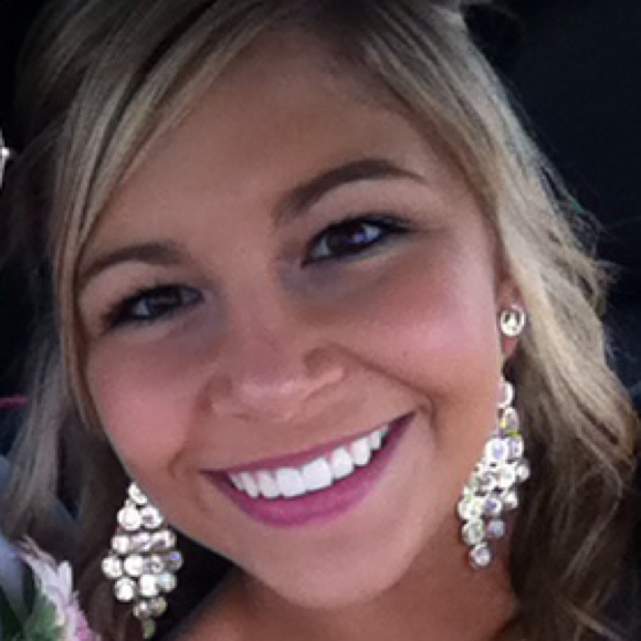 Profile Picture of Hannah Steele (@hannahsteele) on Poshmark